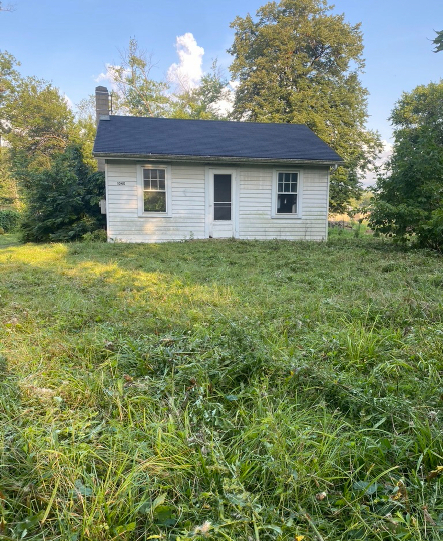Property Photo: 1040 Winaki Trail IL 60102