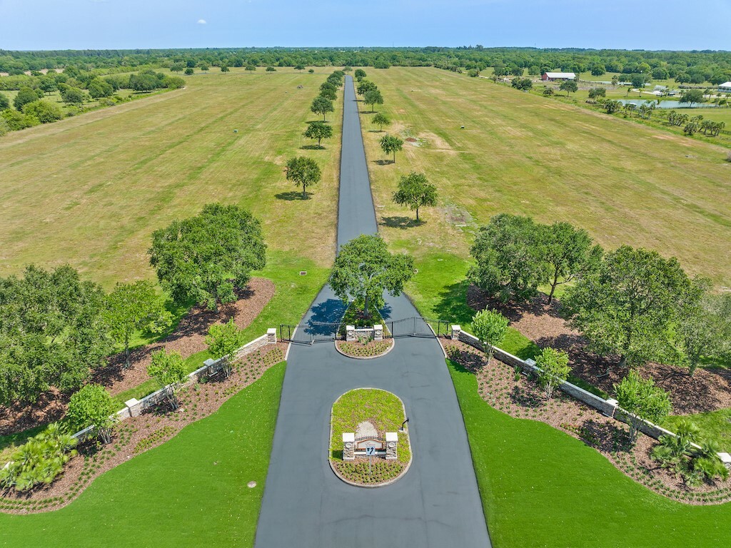 Property Photo: 6905 71st Court FL 32967