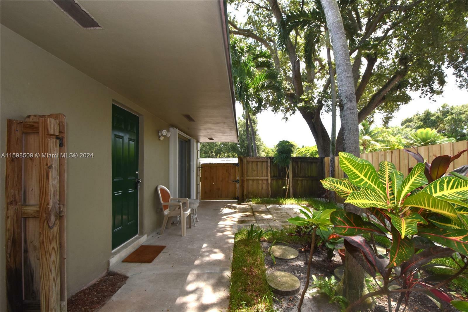 Property Photo:  2611 SW 13th Ave 1  FL 33315 