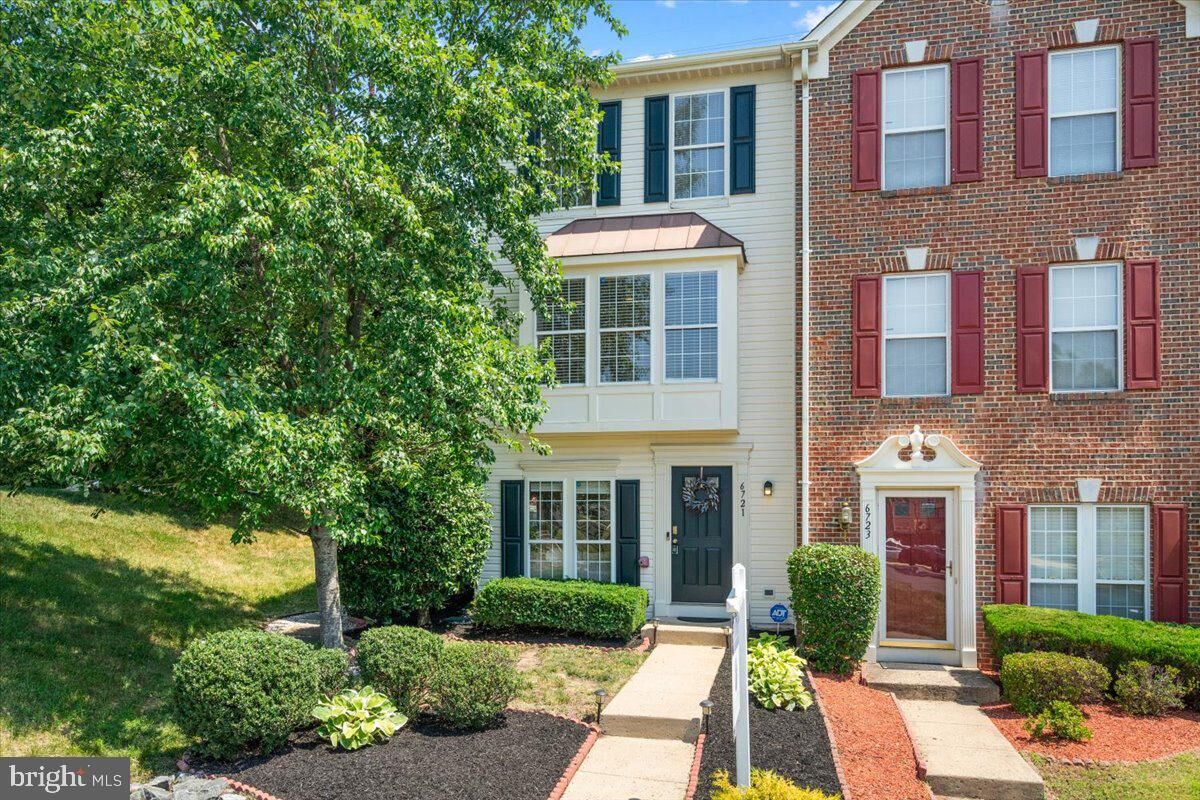 Property Photo: 6721 Stone Maple Terrace VA 20121