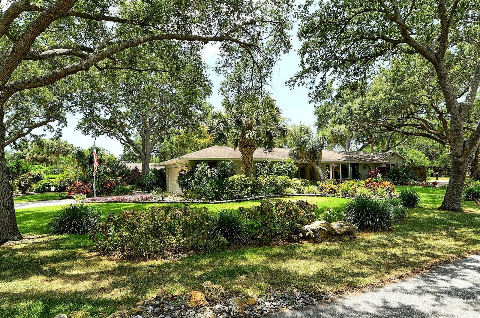 Property Photo:  2760 Greendale Place  FL 34232 