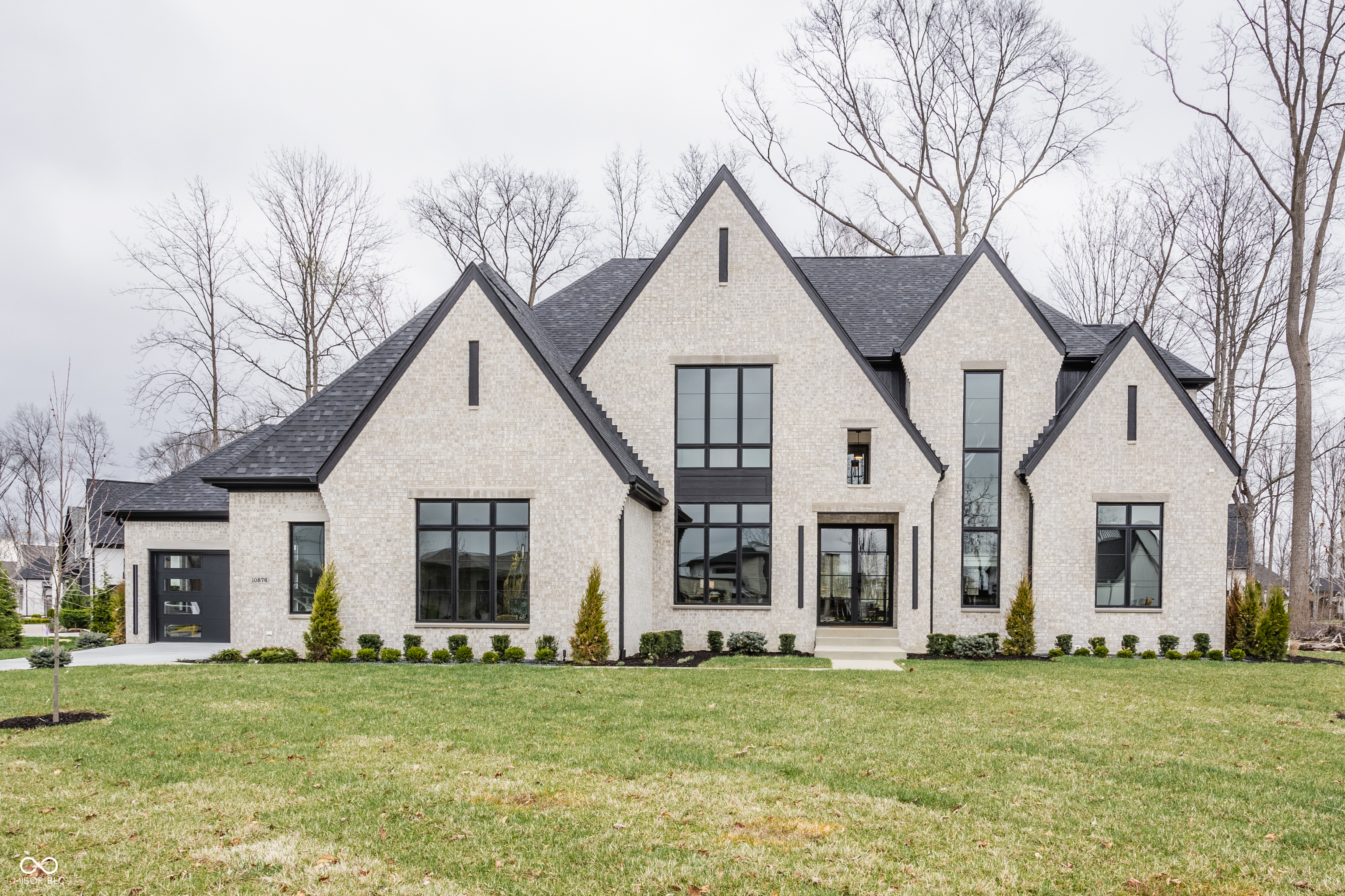 Property Photo: 10876 Holliday Farms Boulevard IN 46077