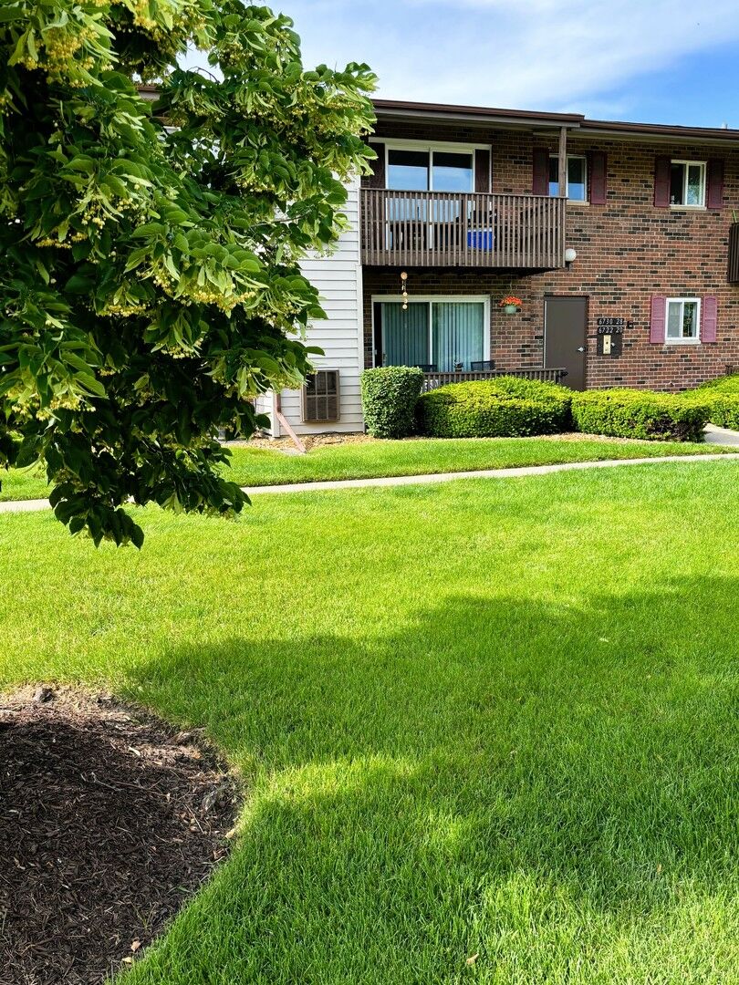 Property Photo: 6730 181st Street 1516 IL 60477