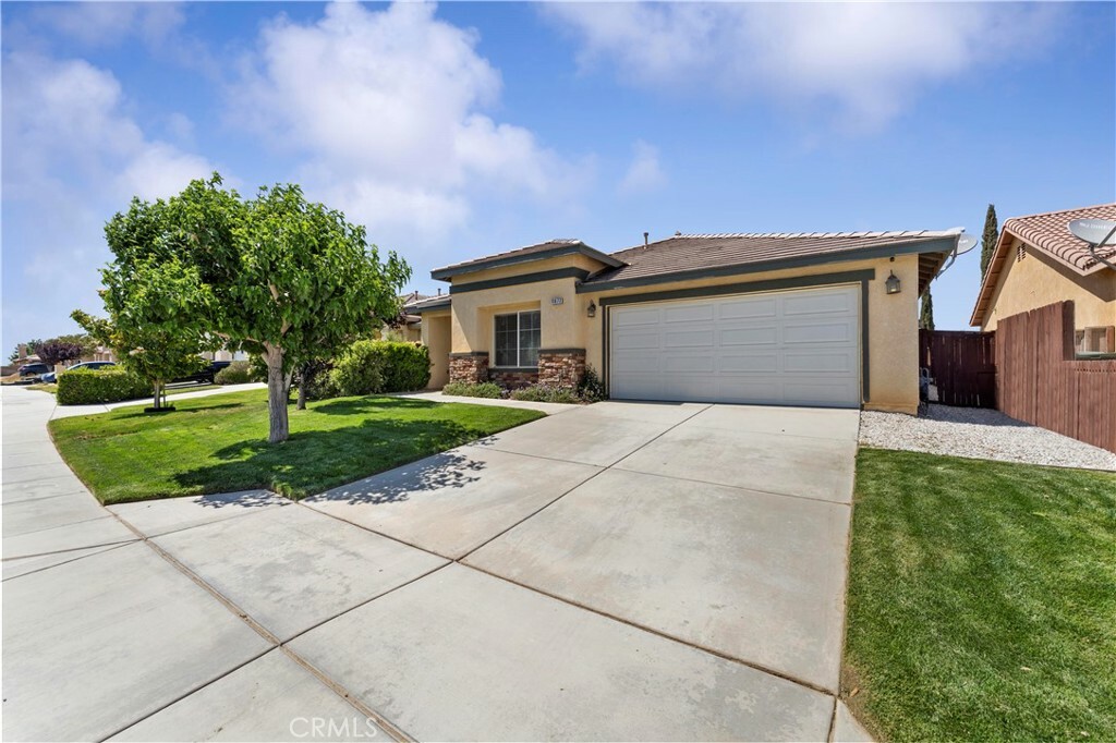 Property Photo:  11672 Dos Palmas Road  CA 92392 