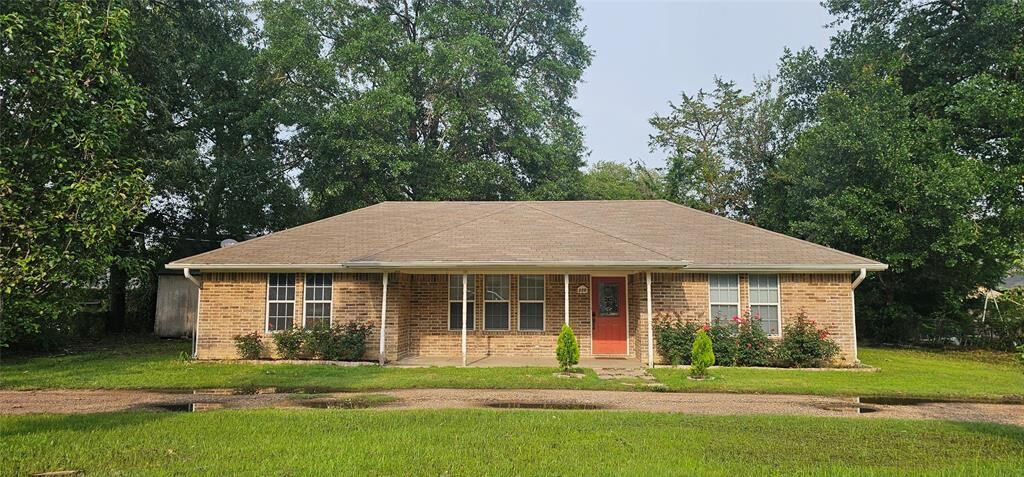 Property Photo:  110 Ebony Street  TX 75790 