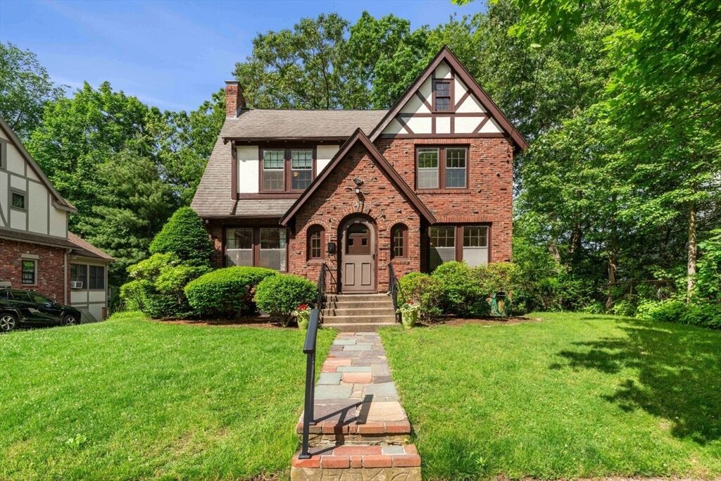 Property Photo: 18 Burnside Rd MA 02461