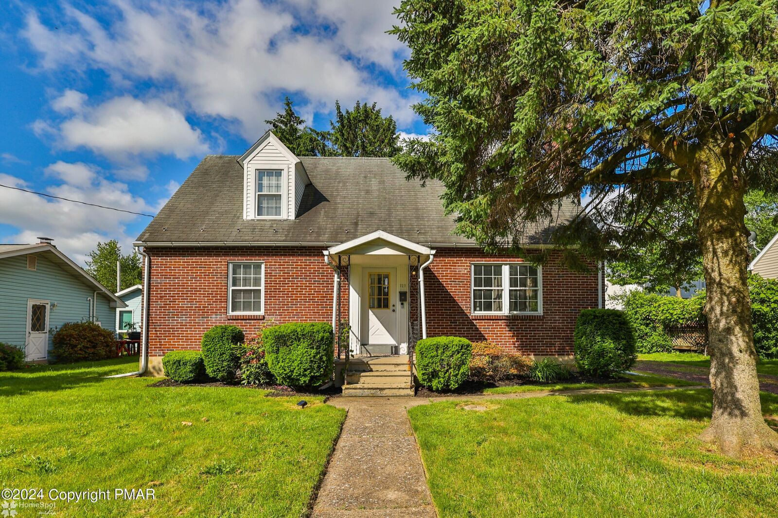 Property Photo: 725 Keystone Avenue PA 18018