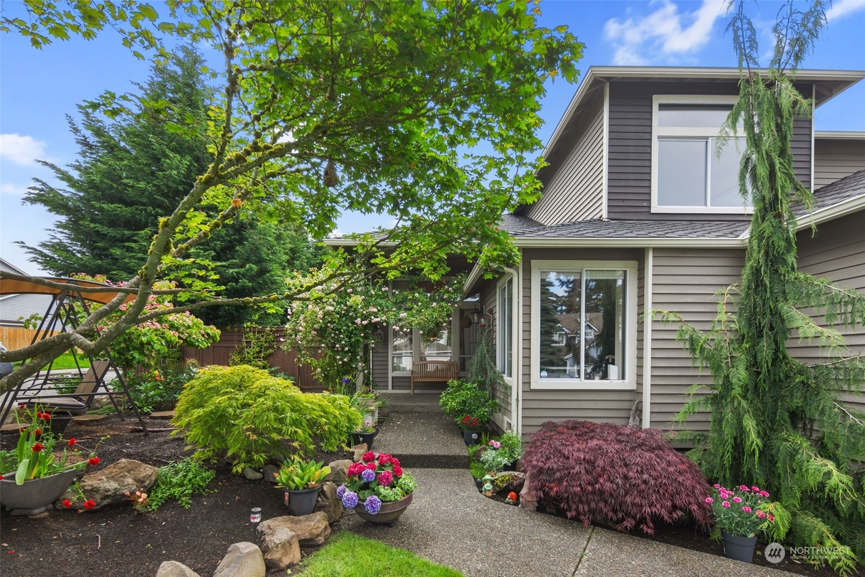 Property Photo:  2217 Illwaco Avenue NE  WA 98059 