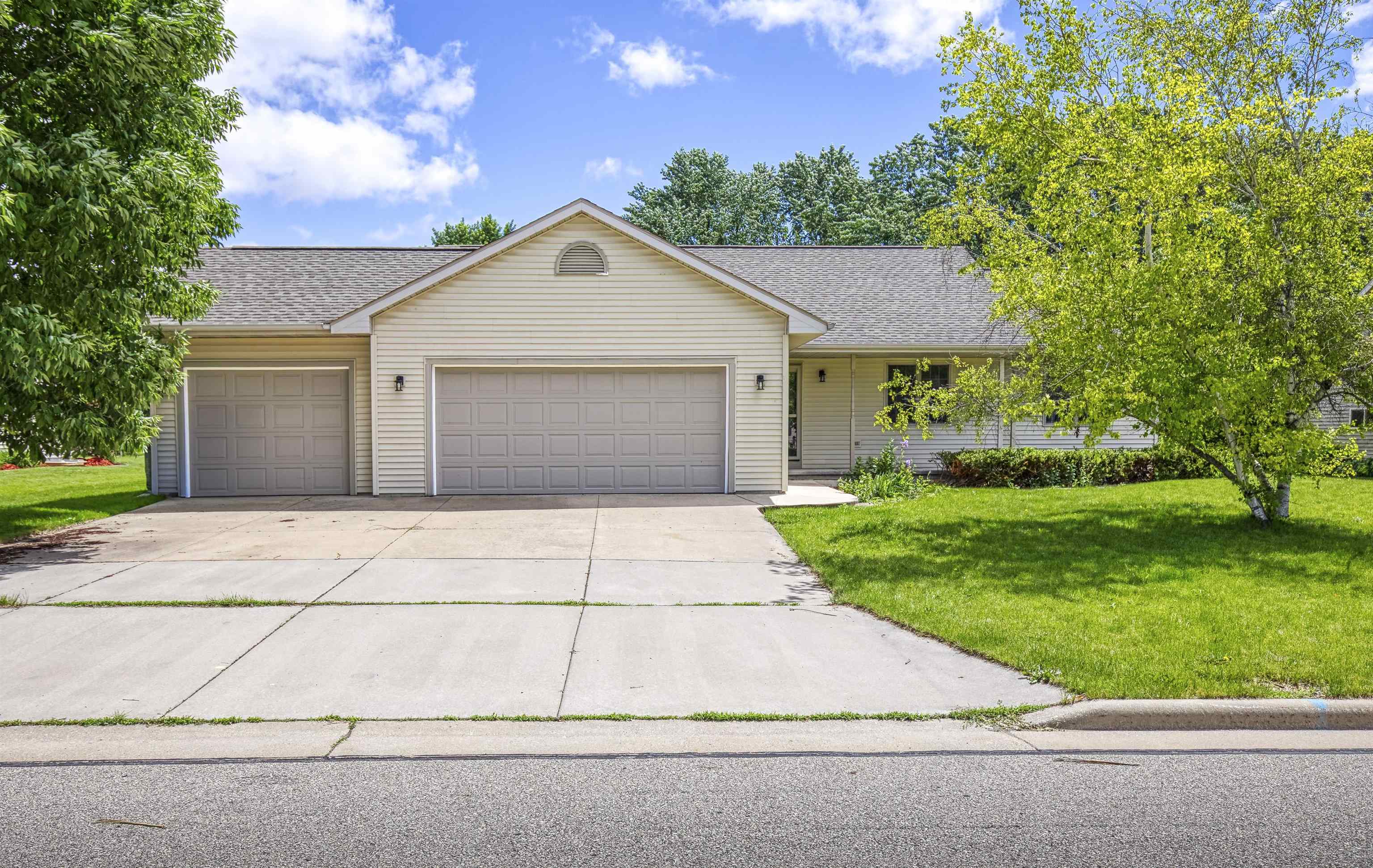 Property Photo:  1083 Harold Drive  WI 54952-1677 