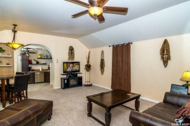 Property Photo:  923 H Avenue N  SK S7L 2C4 