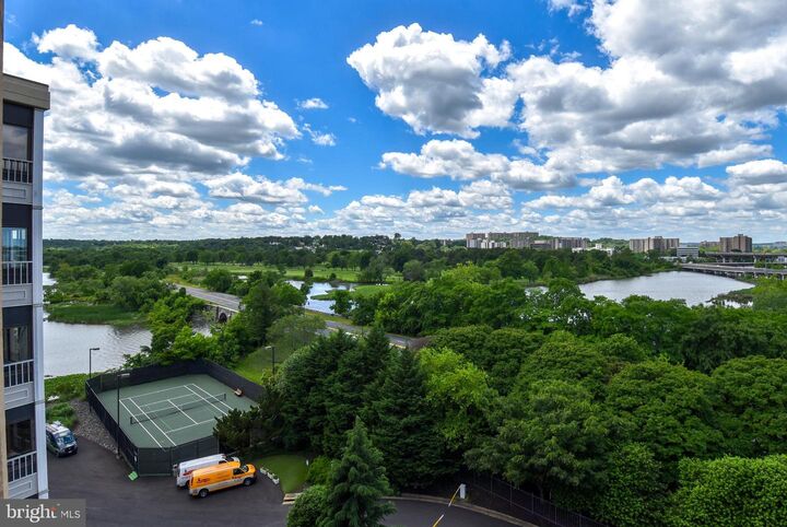 1250 S Washington Street 704  Alexandria VA 22314 photo