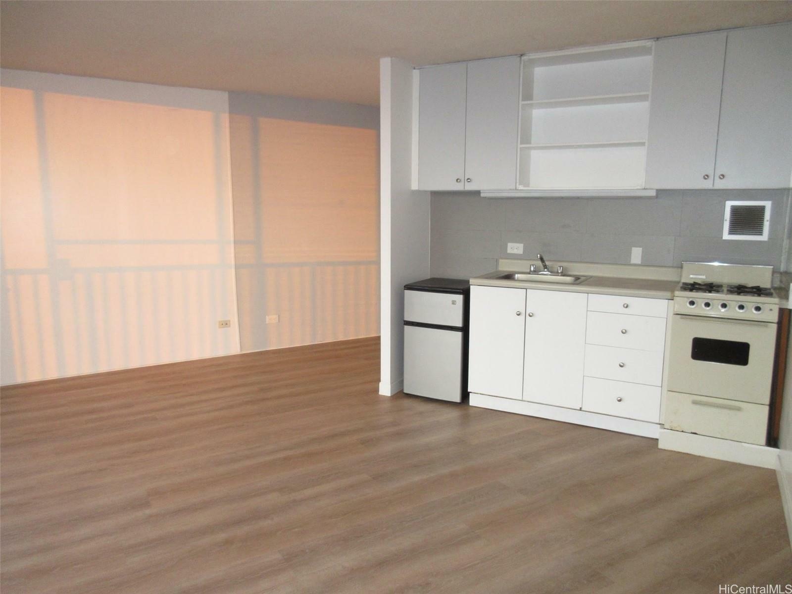 Property Photo:  750 Amana Street 1902  HI 96814 