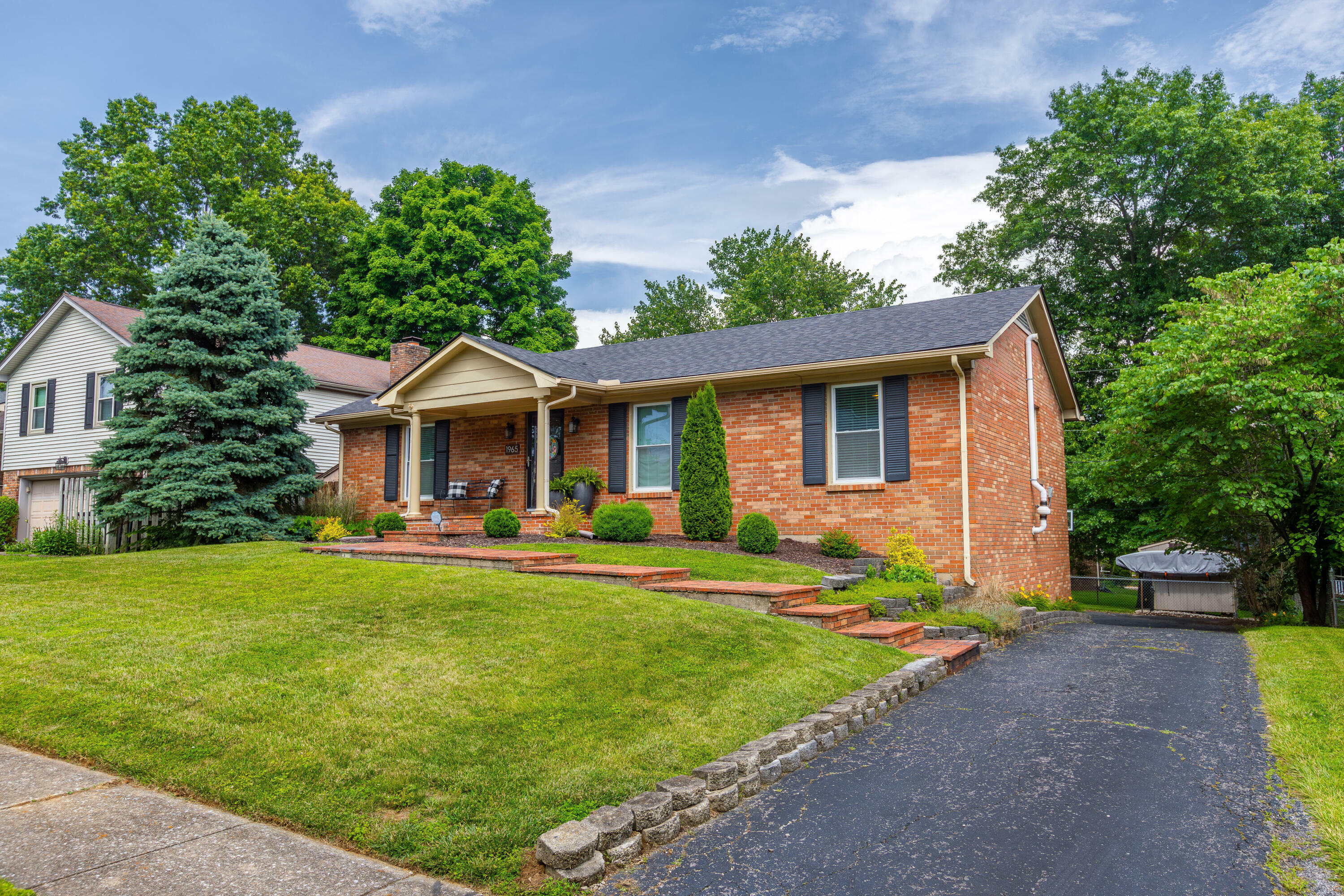 Property Photo: 1965 Cottonwood Drive KY 40514