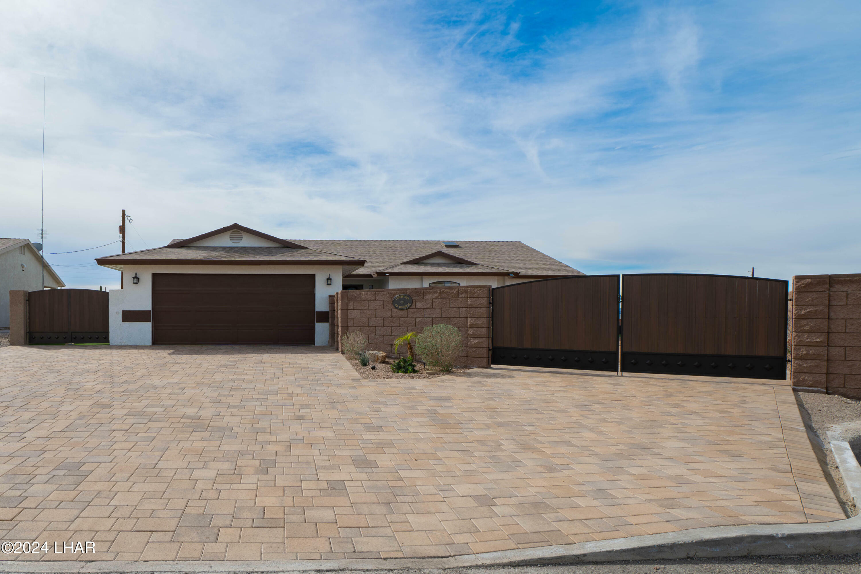 Property Photo:  1545 Navigator Dr  AZ 86404 