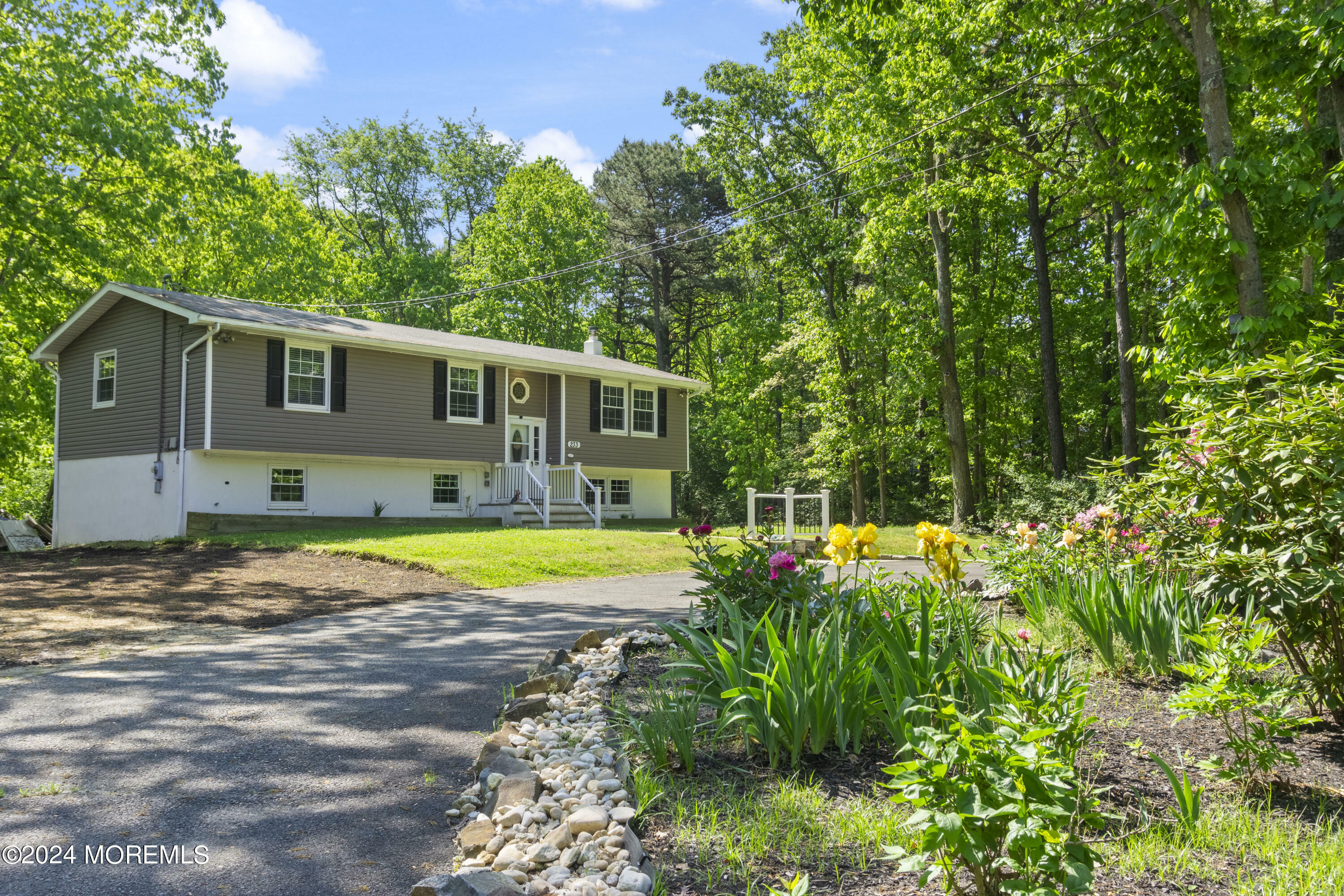 Property Photo:  233 Old Forge Road  NJ 08831 