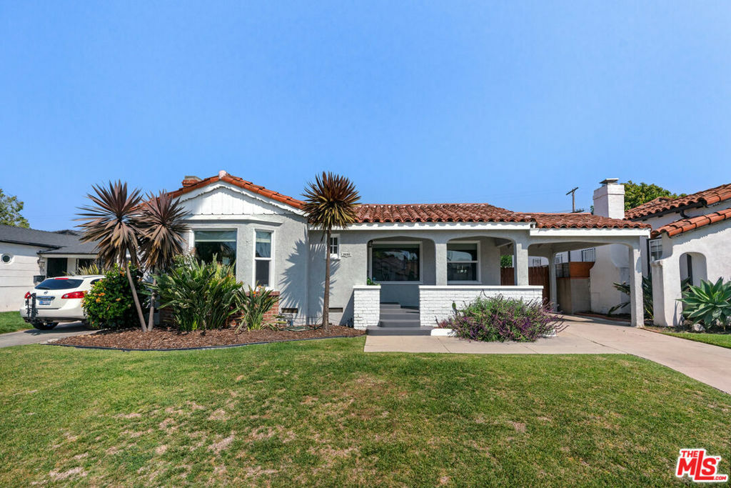 Property Photo:  3928 Degnan Boulevard  CA 90008 