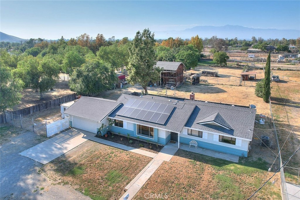 Property Photo:  792 Saddle Way  CA 92860 