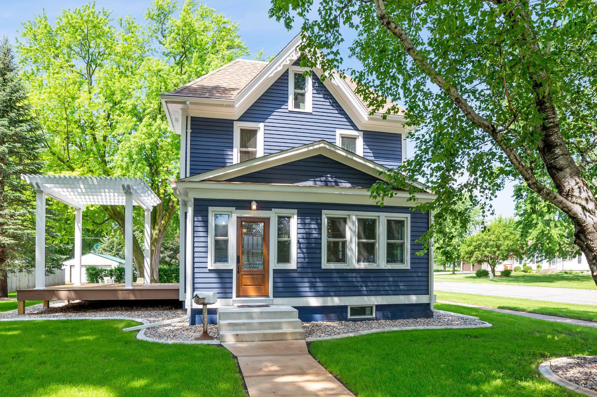 Property Photo:  1527 Ford Avenue N  MN 55336 