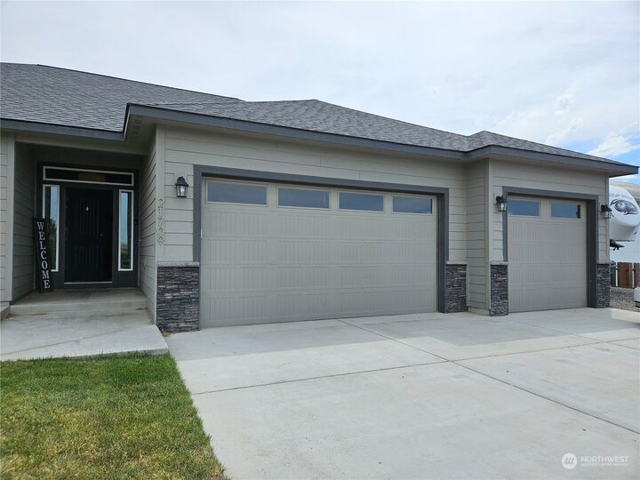 Property Photo:  21709 E Berry Drive  WA 99320 