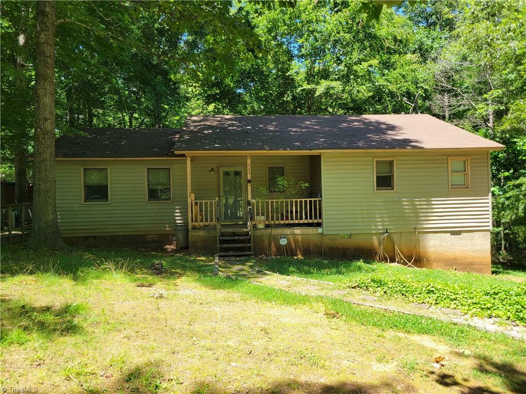 Property Photo:  989 Stanton Road  NC 27370 