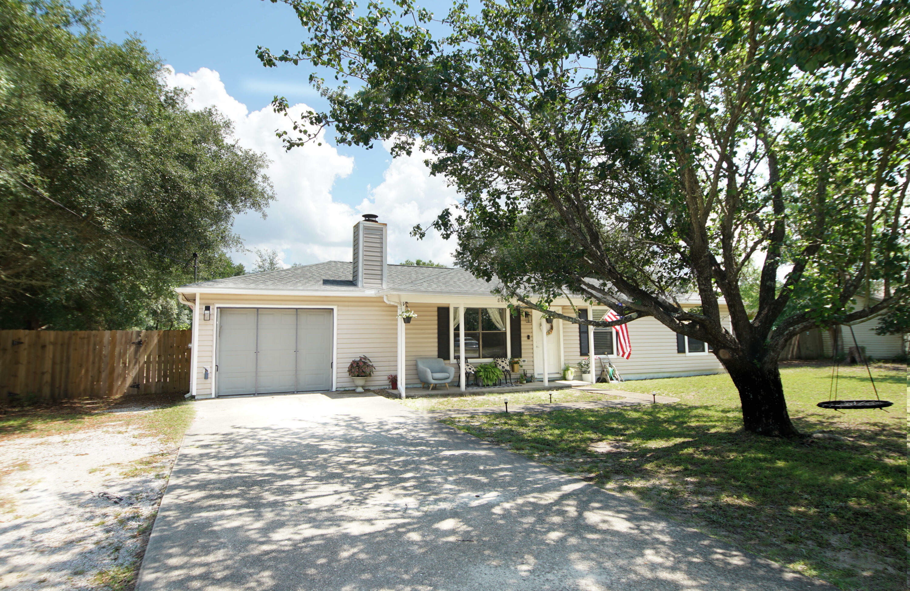 Property Photo:  8816 Waynell Court  FL 32566 