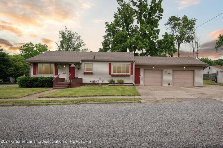 1401 Oak Street  Lansing MI 48906 photo