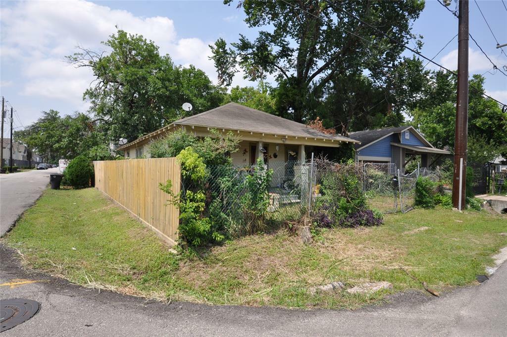 Property Photo:  226 Marathon Street  TX 77018 