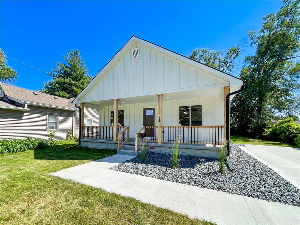 Property Photo:  323 E Jackson Avenue  IA 50315 