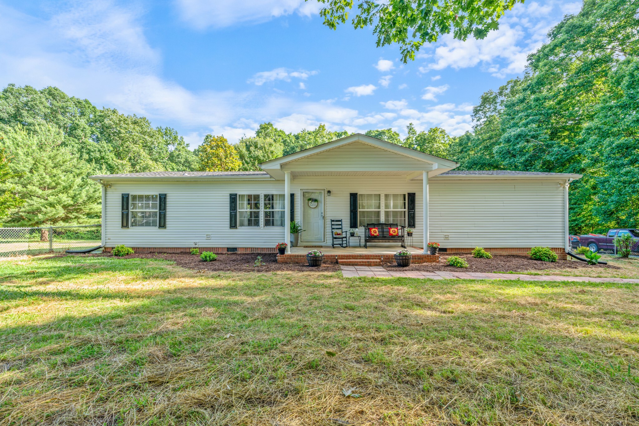 Property Photo:  511 Woodland Way  TN 37025 