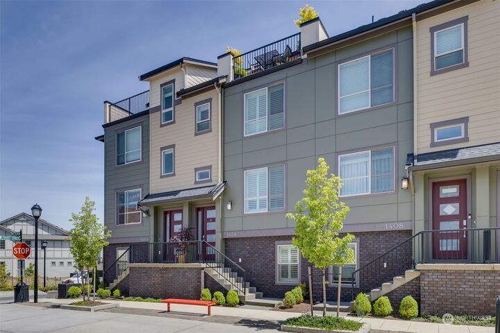 Property Photo: 1424 7th Avenue NE WA 98029