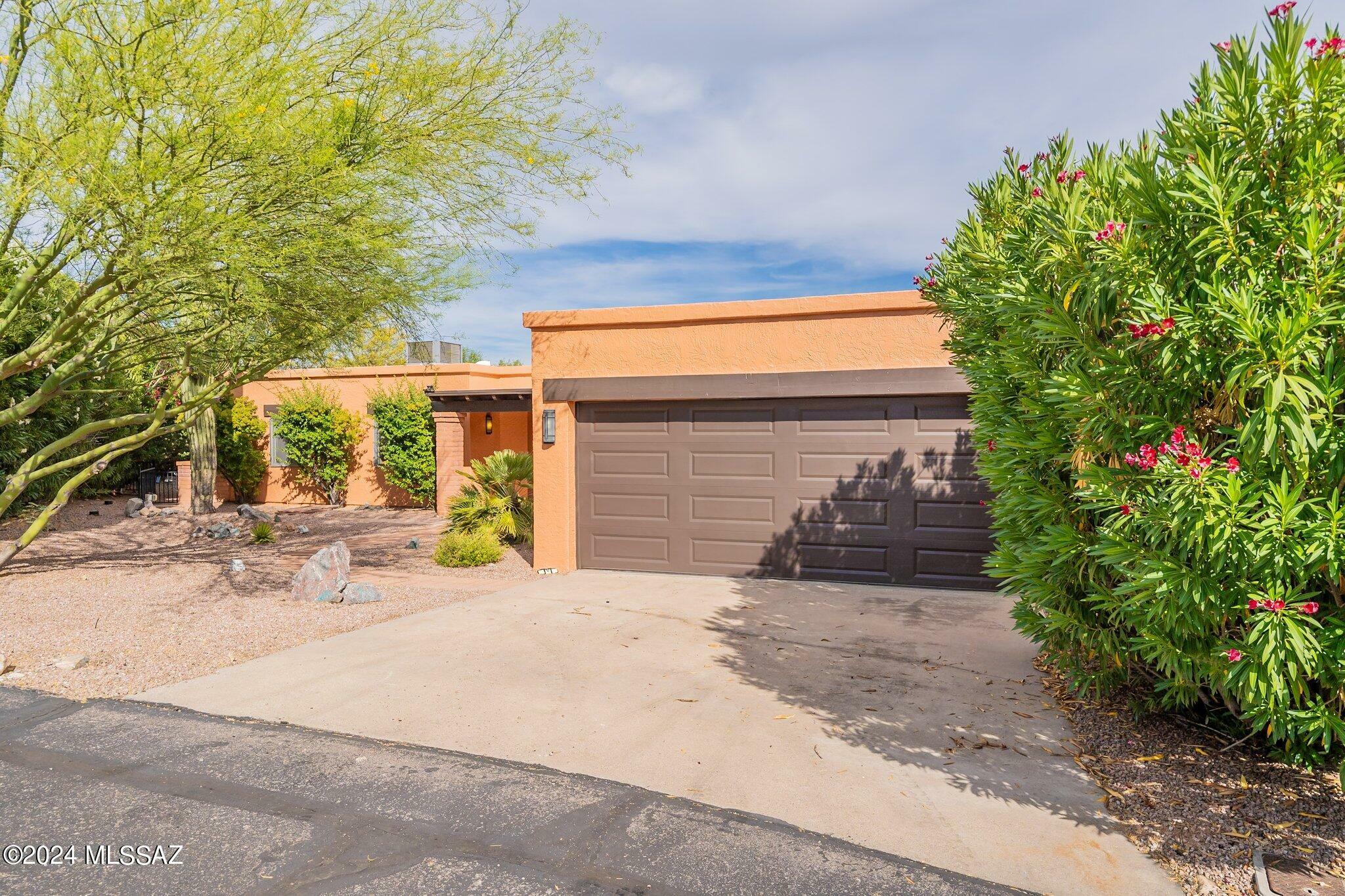 Property Photo:  627 W Vista Hermosa Drive  AZ 85614 