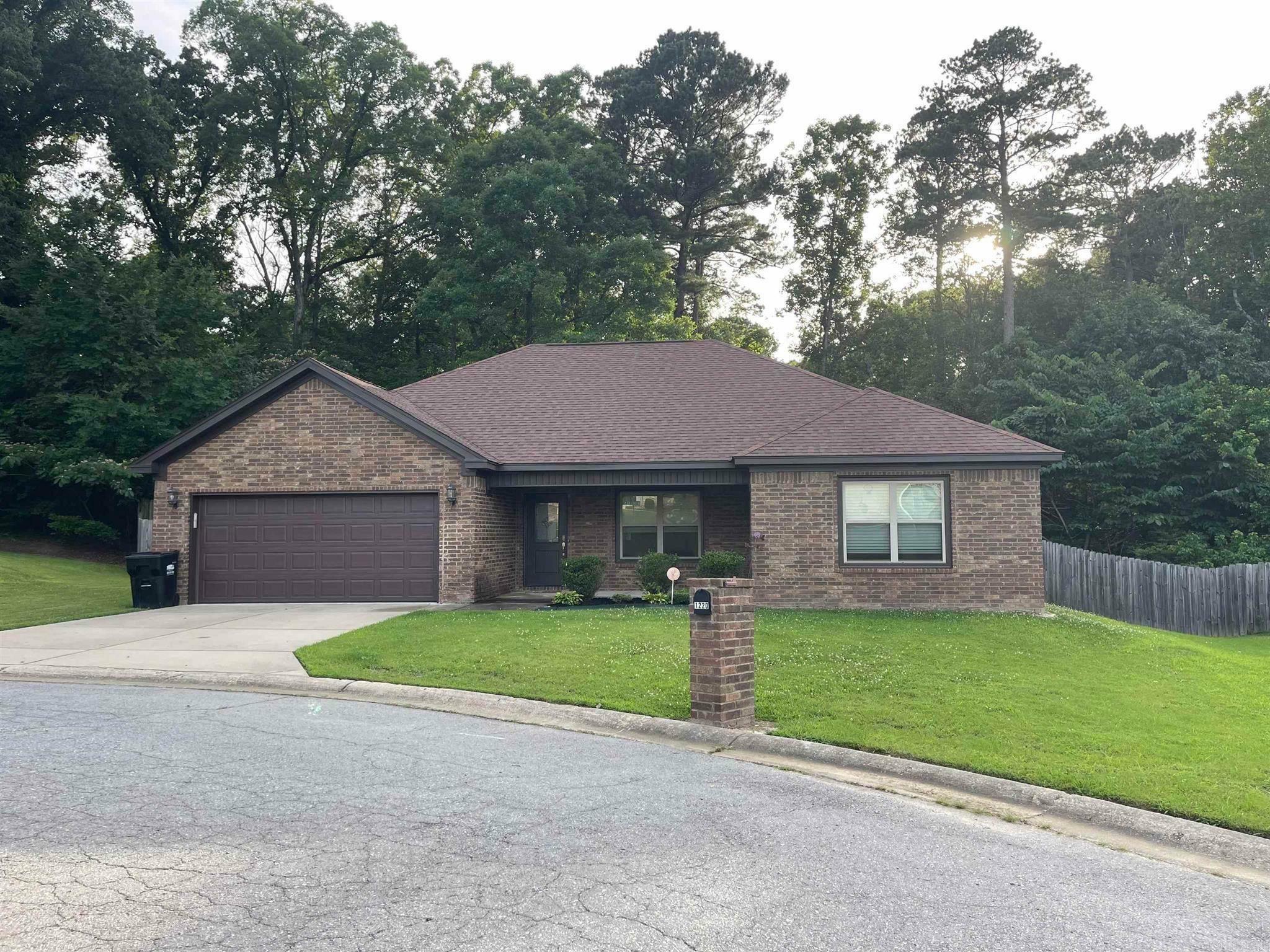 Property Photo:  1220 English Oak Drive  AR 72019 