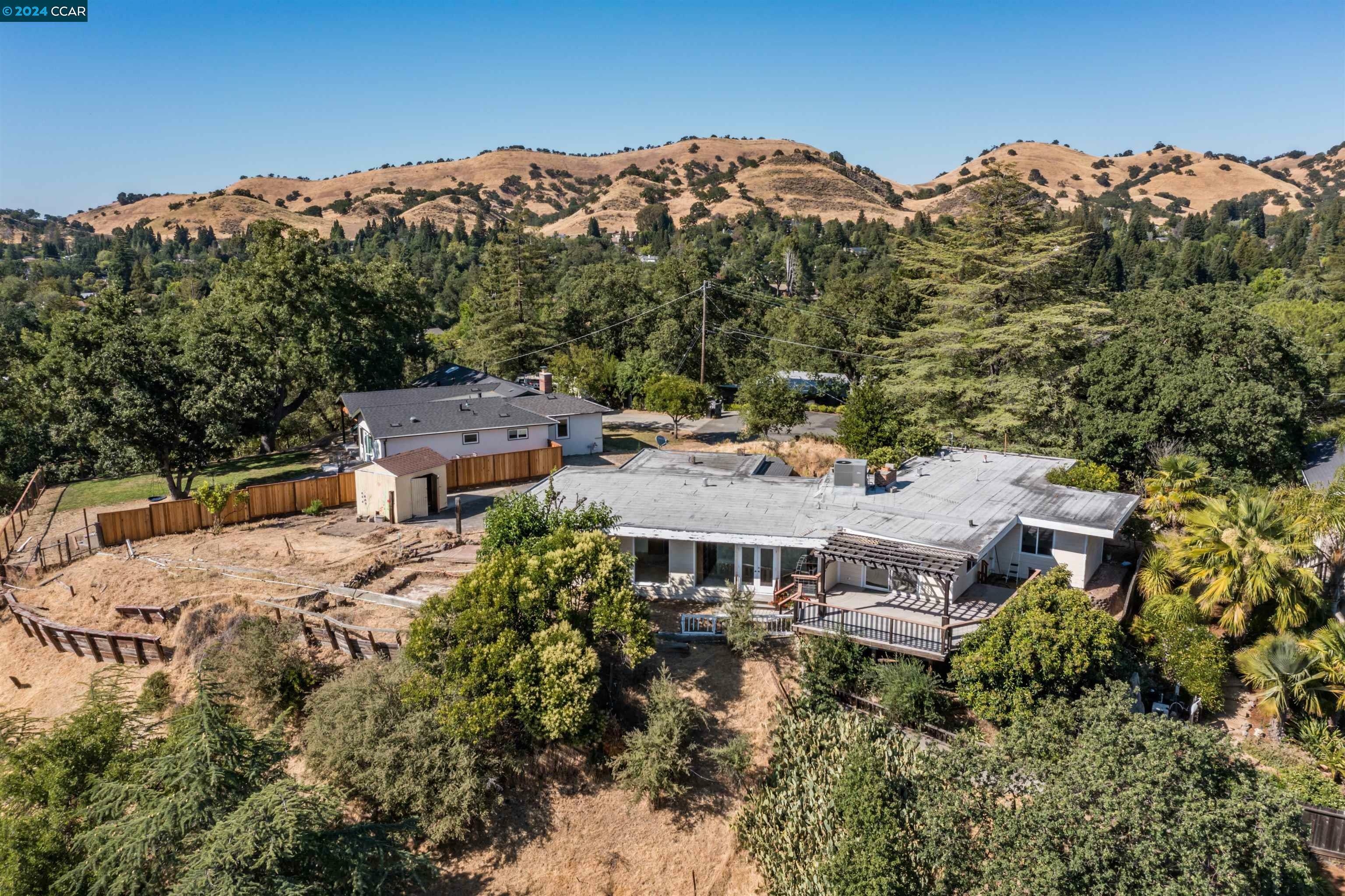 Property Photo: 21 Holly Hill Ct CA 94596