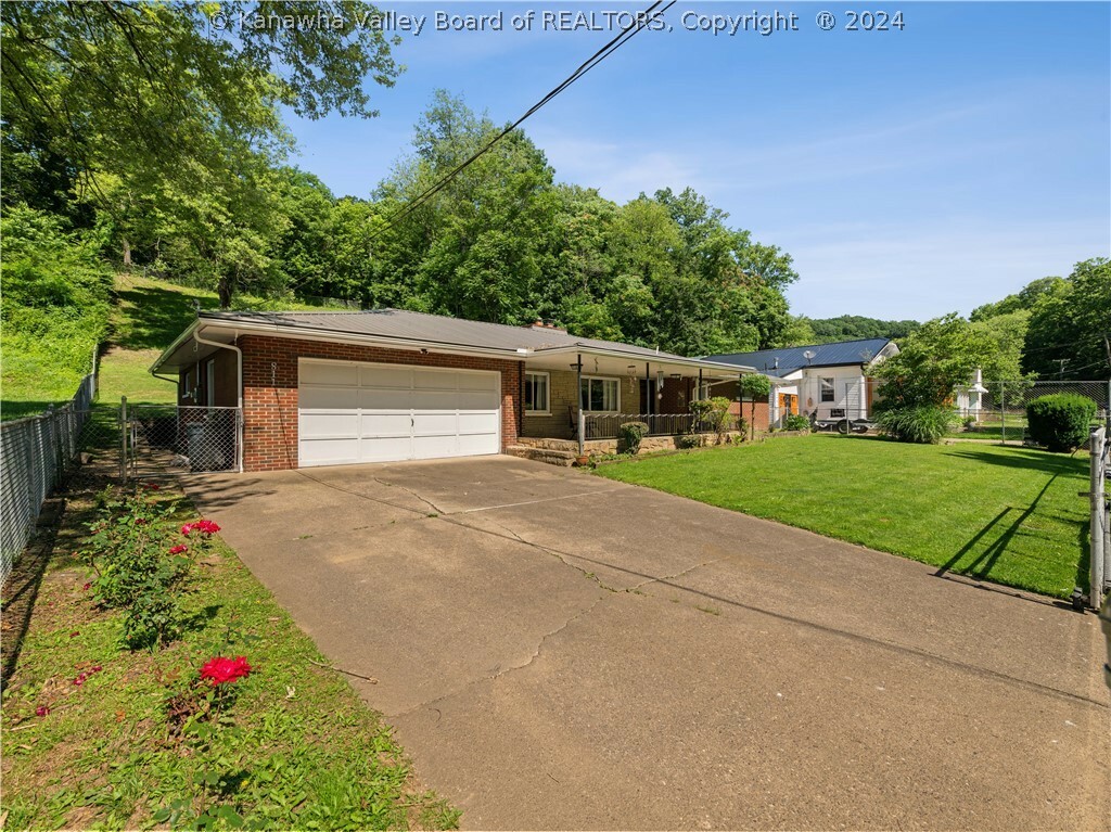 Property Photo:  811 Woodward Drive  WV 25387 