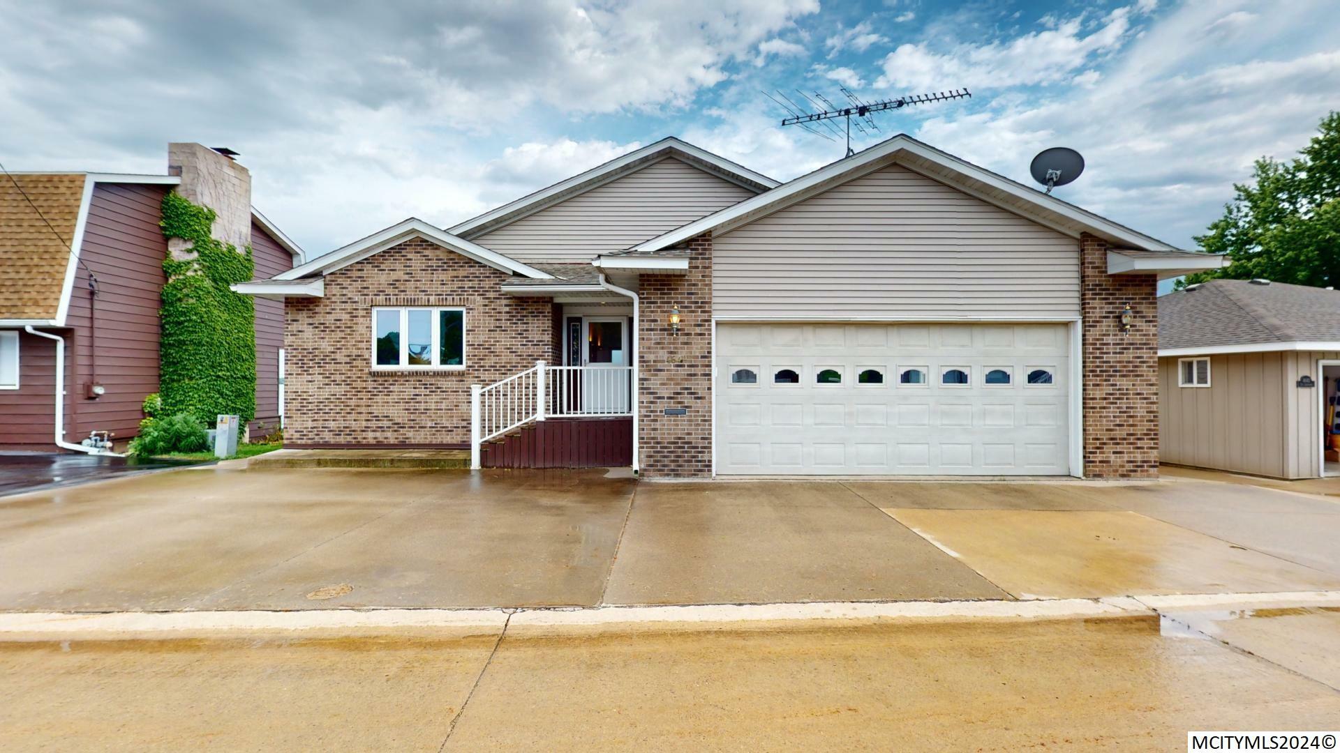 Property Photo:  4641 N Shore Dr  IA 50428 