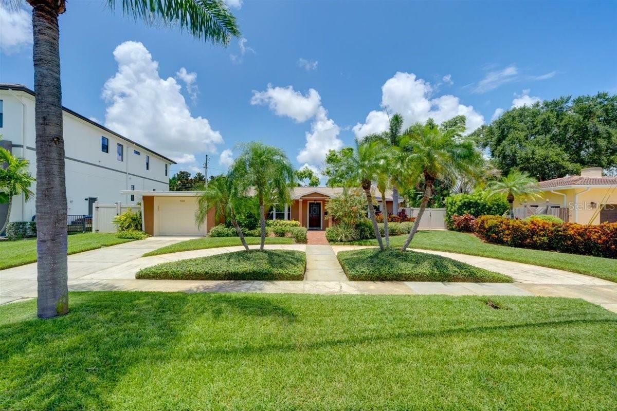 Property Photo:  750 Cordova Boulevard NE  FL 33704 