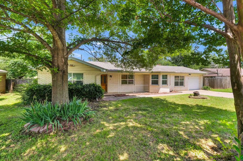 Property Photo:  2707 N Murco Drive  TX 76067 