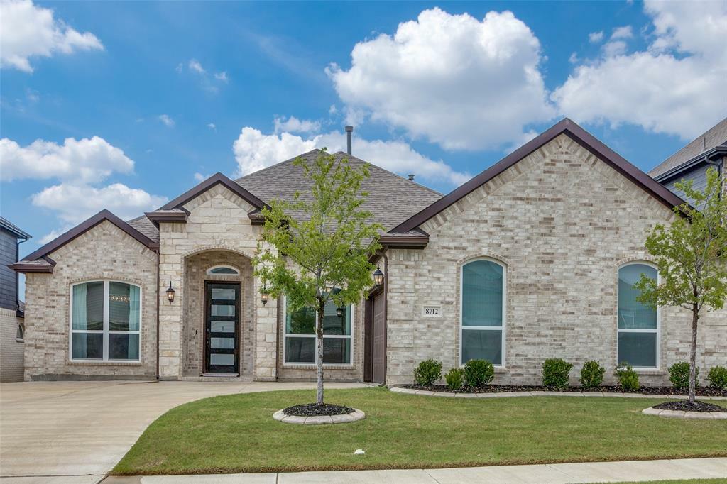 Property Photo: 8712 Treehouse Court TX 76123