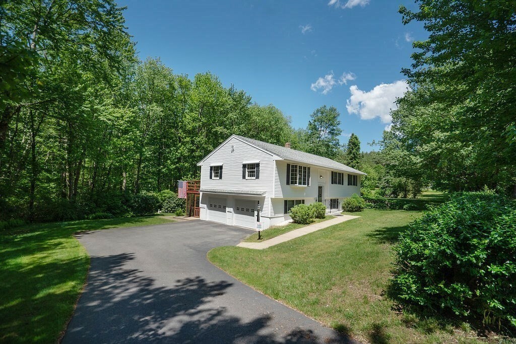 Property Photo:  7 Heath Rd  MA 01860 