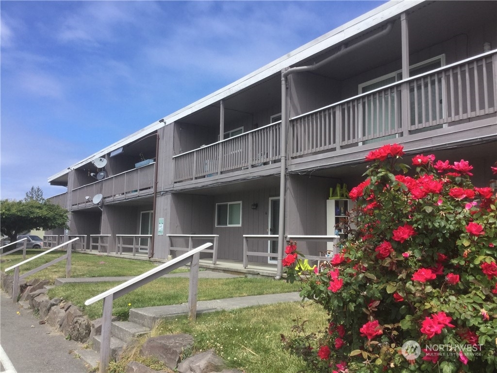 Property Photo: 8415 Park Drive 14 WA 98292