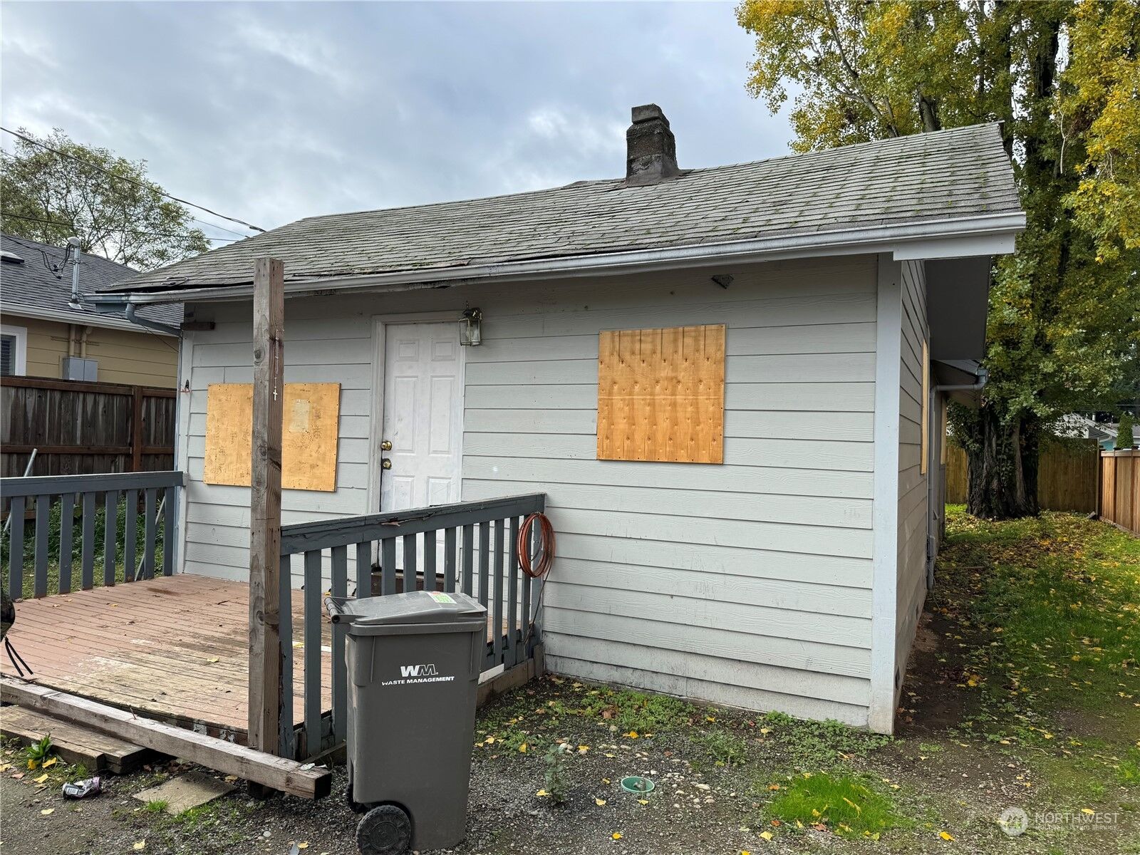 Property Photo: 10441 2nd Avenue SW WA 98146