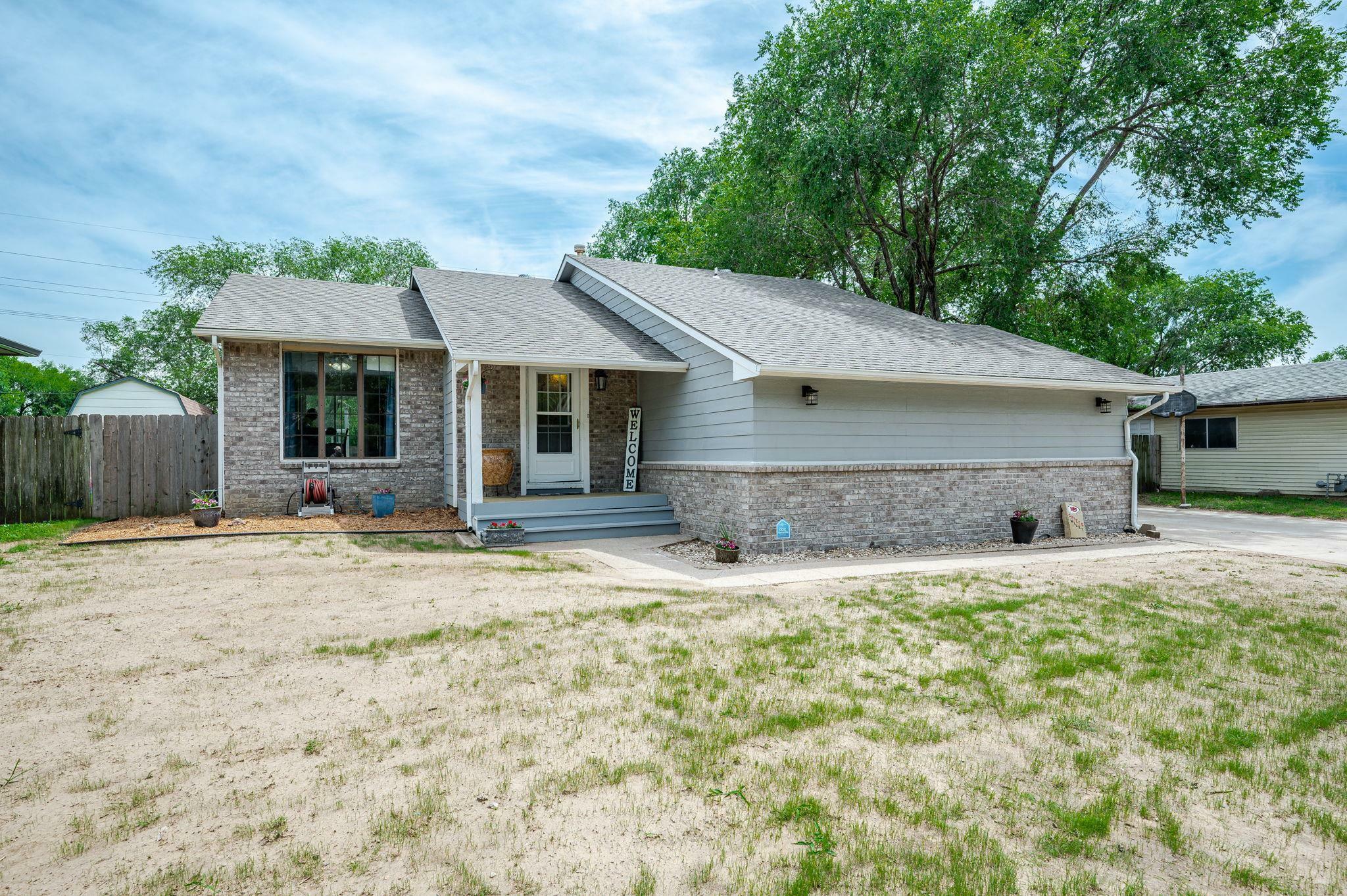 Property Photo:  533 W Campus Ave  KS 67217 