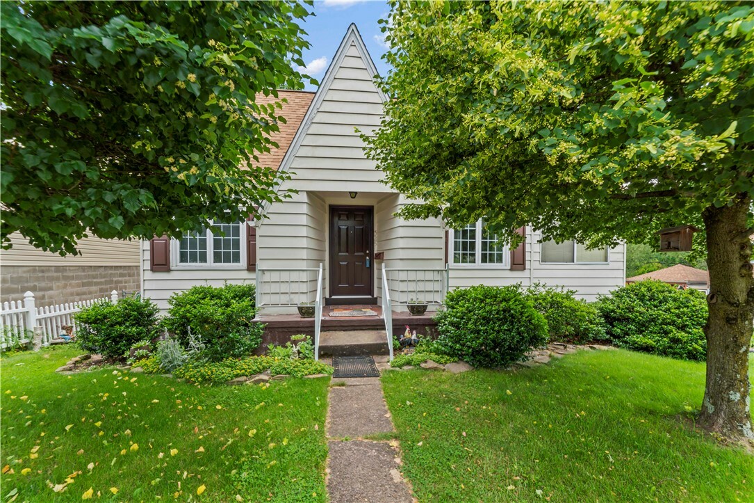 Property Photo:  325 Woodland Ave  PA 15022 