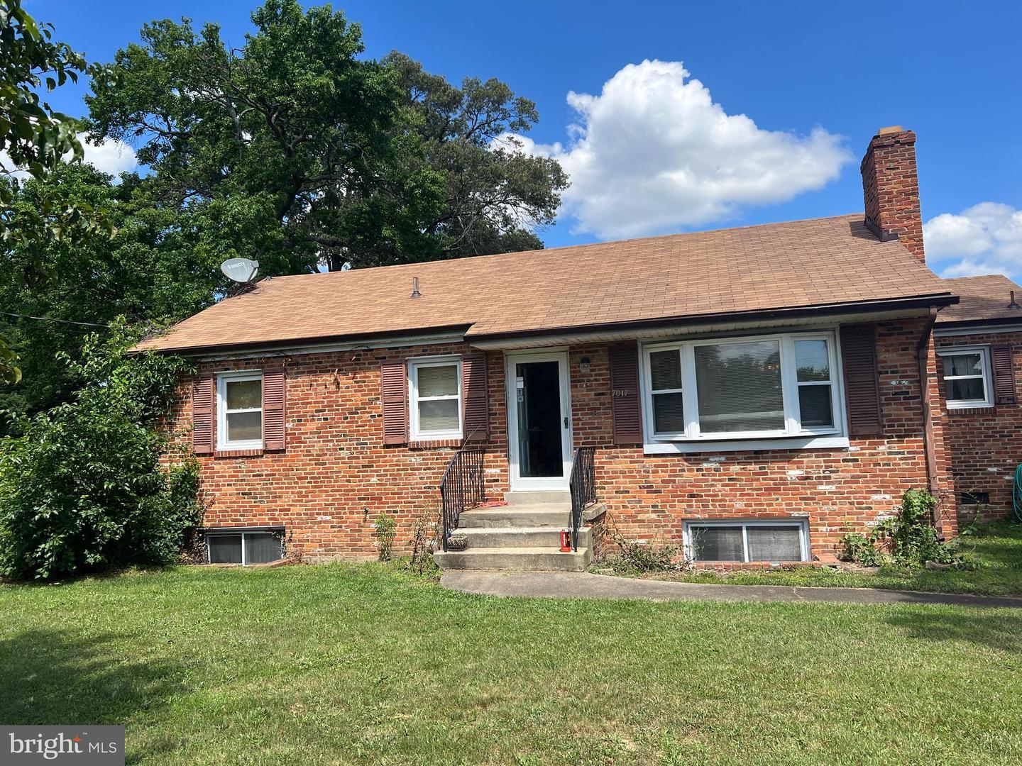 Property Photo: 7017 Ben Franklin Road VA 22150