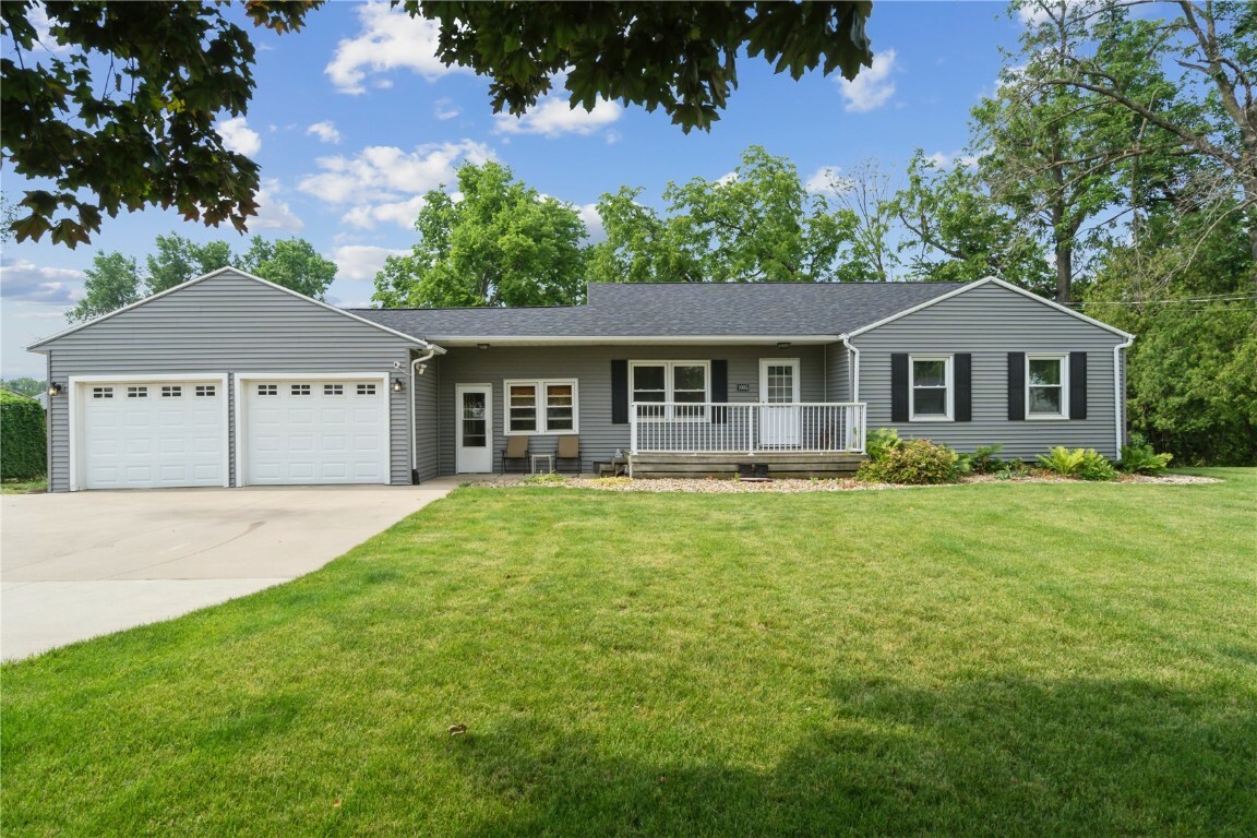 Property Photo:  1005 30th Street Drive SE  IA 52403 