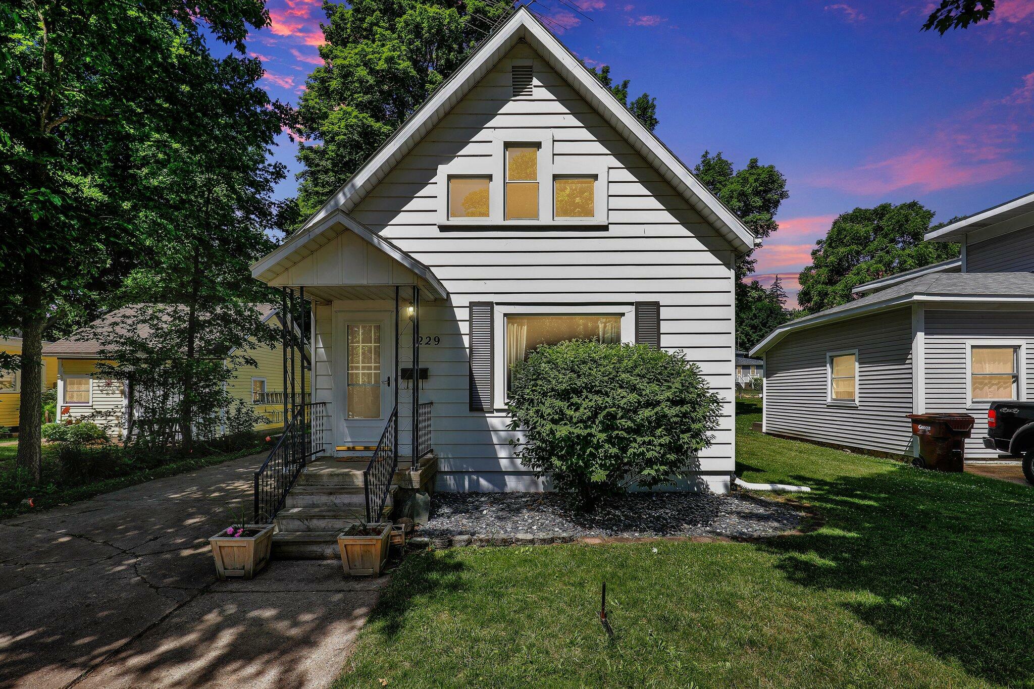 Property Photo:  229 Pleasant Street  MI 48875 