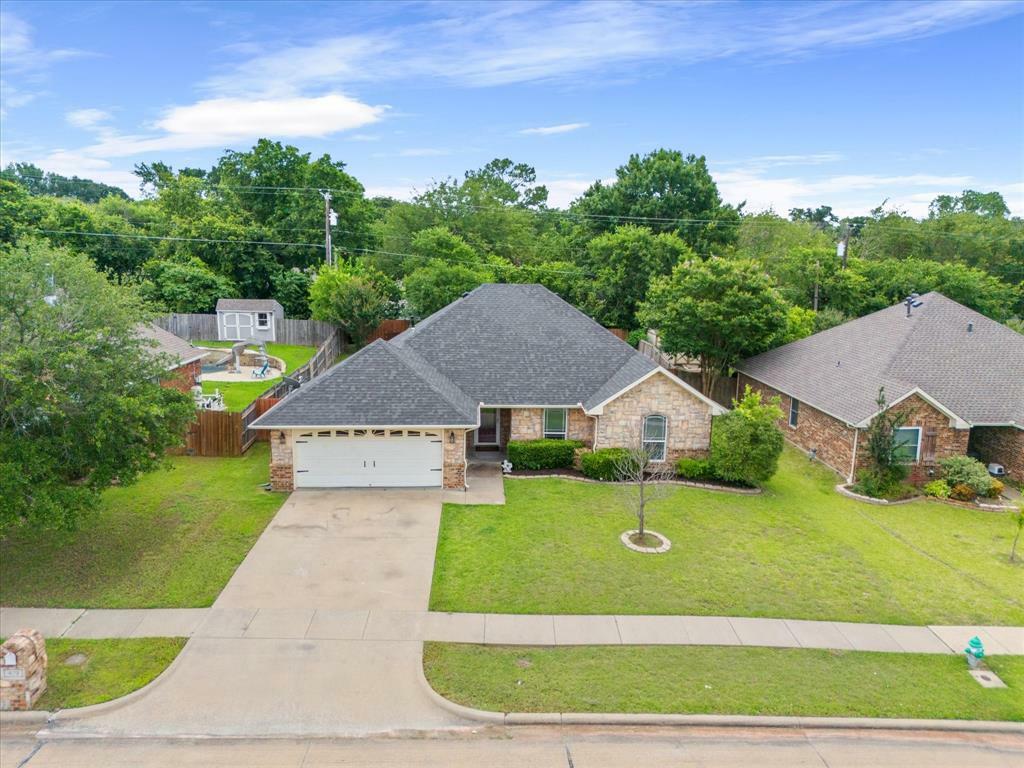 Property Photo:  809 Oakmont Drive  TX 75119 