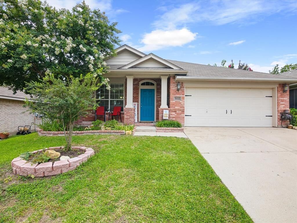 Property Photo: 9833 Rimstone Drive TX 76108