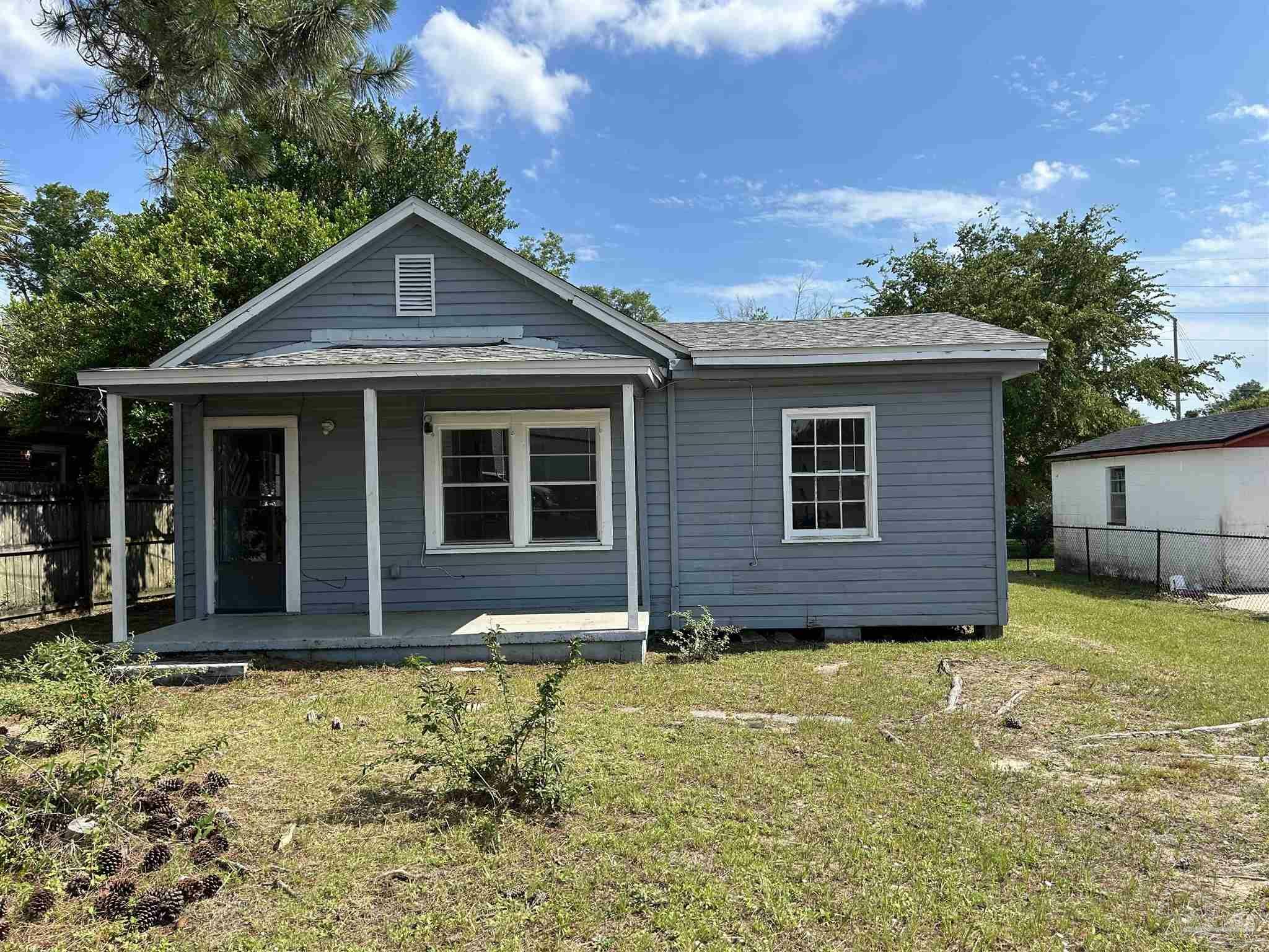 Property Photo:  807 W Desoto St  FL 32501 