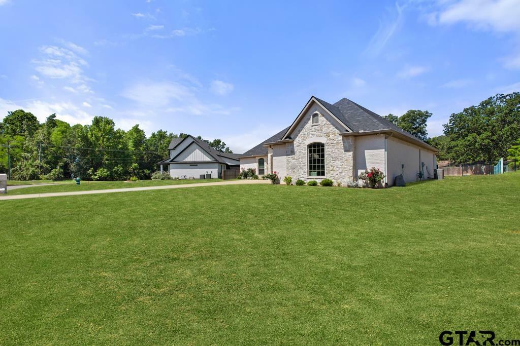 Property Photo:  204 Winged Foot Dr  TX 75771 